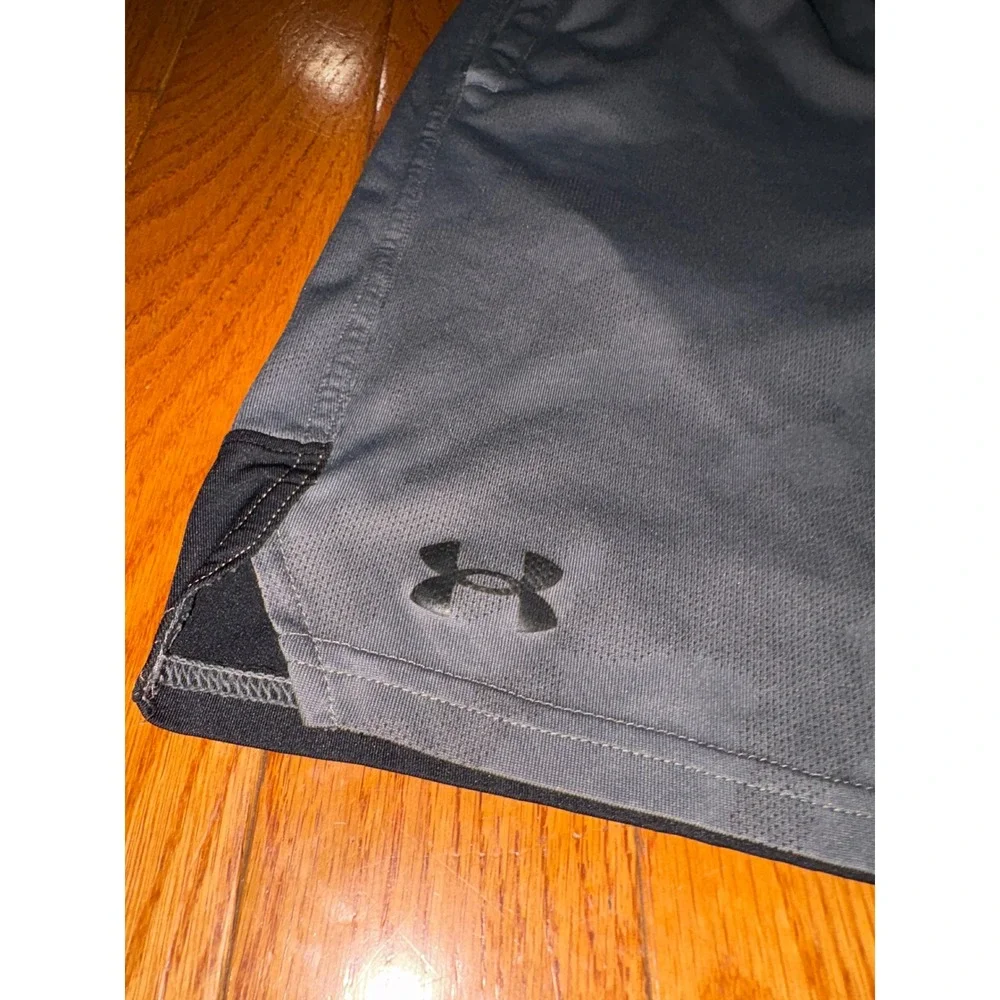 Under Armour Mens Grey Camo Athletic Shorts Loose Fit Size Medium 9 Inseam